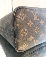Load image into Gallery viewer, LOUIS VUITTON Monogram Canvas Neverfull PM Tote
