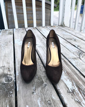 Load image into Gallery viewer, MIU MIU Platform Block High Heel Pumps
