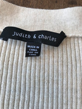 Load image into Gallery viewer, JUDITH &amp; CHARLES Ribbed V-Neck Top
