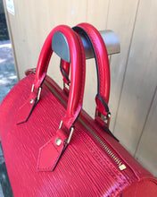 Load image into Gallery viewer, LOUIS VUITTON Red Epi Leather Speedy 25 Bag
