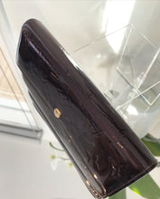 Load image into Gallery viewer, LOUIS VUITTON Amarante Monogram Vernis Sarah Wallet
