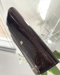 LOUIS VUITTON Amarante Monogram Vernis Sarah Wallet