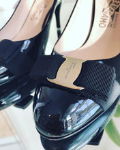Load image into Gallery viewer, SALVATORE FERRAGAMO Vara Bow Mid-heel Pumps
