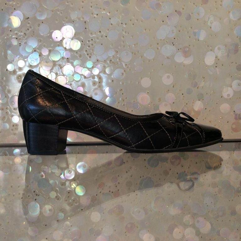 ROBERTO CAPUCCI Leather Pumps