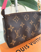 Load image into Gallery viewer, LOUIS VUITTON Limited Edition Monogram Mini Pochette Giraffe Small Clutch
