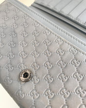 Load image into Gallery viewer, GUCCI Microguccissima GG Bifold Wallet
