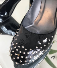 Load image into Gallery viewer, STUART WEITZMAN Black Patent Leather Studded Pumps
