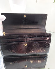Load image into Gallery viewer, LOUIS VUITTON Amarante Monogram Vernis Sarah Wallet
