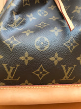Load image into Gallery viewer, LOUIS VUITTON Monogram Canvas Petit Noe Bucket Bag
