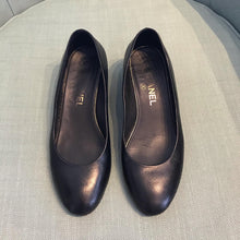 Load image into Gallery viewer, CHANEL Vintage Pearl Embellished Ballerinas in Black Leather
