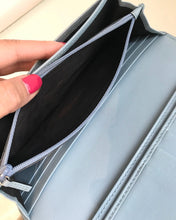 Load image into Gallery viewer, GUCCI Microguccissima GG Bifold Wallet
